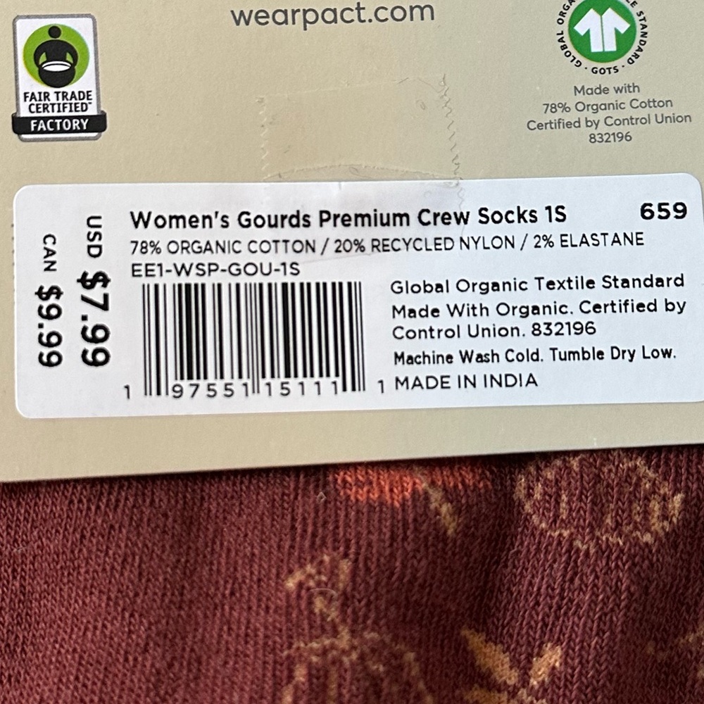 NWT Pact Women’s Premium Crew Socks Fall Pumpkins Leaves Red Orange - Picture 3 of 3